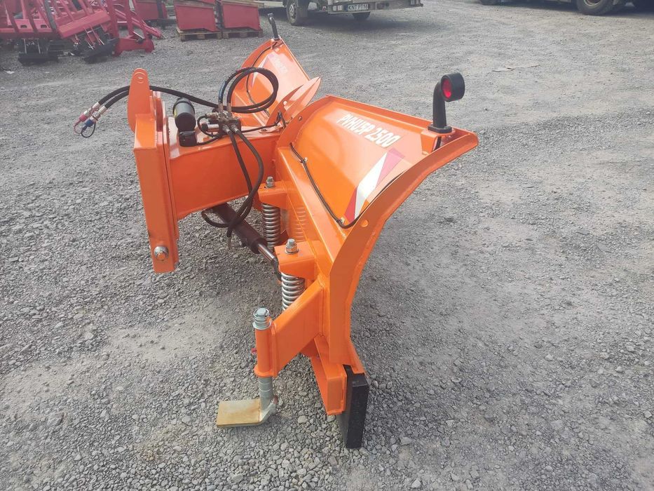Pług do śniegu masywny Volant 2,5-3,2m hydrauliczny strzałka składany