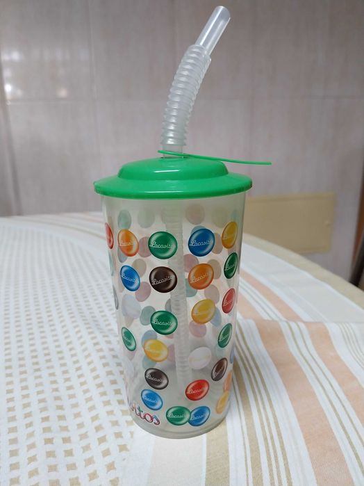 Copo com tampa e palhinha, Lacasitos