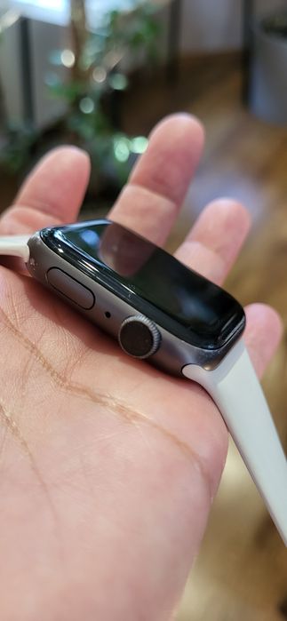 Watch Series 4 44 mm. 2000 гр