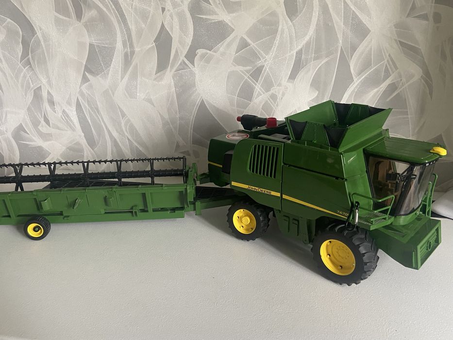 Продам комбайн John Deere T670  далі а описі