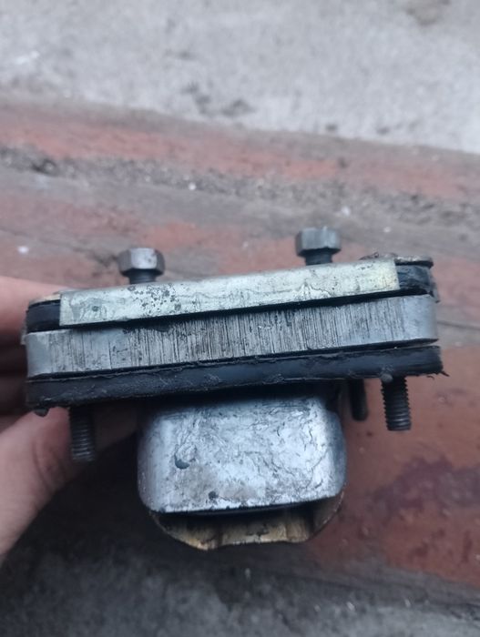 Лепестковый клапан