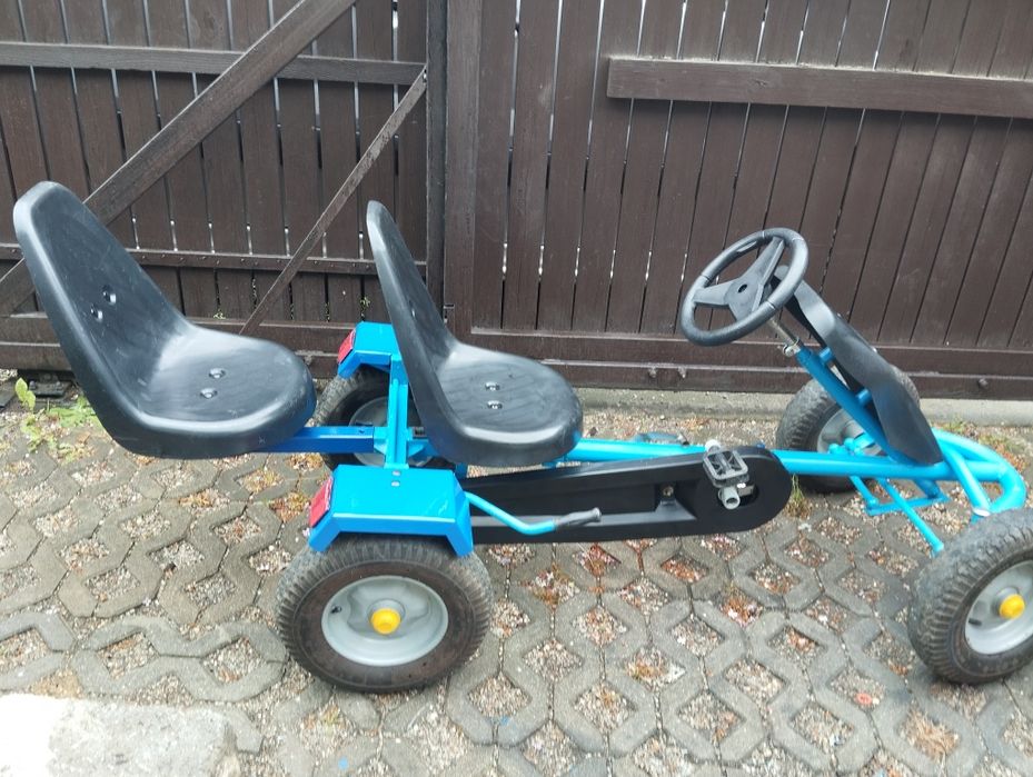 Gokart dwuosobowy dla dziecka i osoby dorosłej.