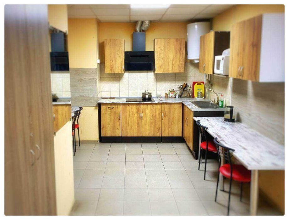 Комфортний хостел з гарним ремонтом. Метро Голосіївська 5 хвилин пішки