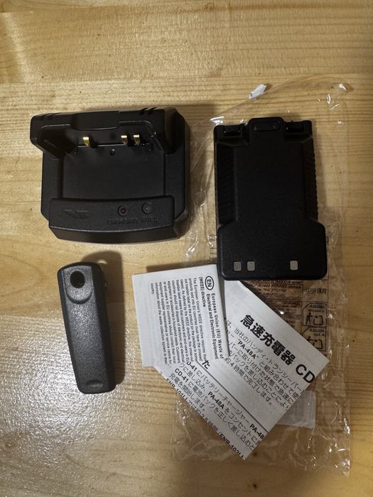 Yaesu FT-5D  Pack