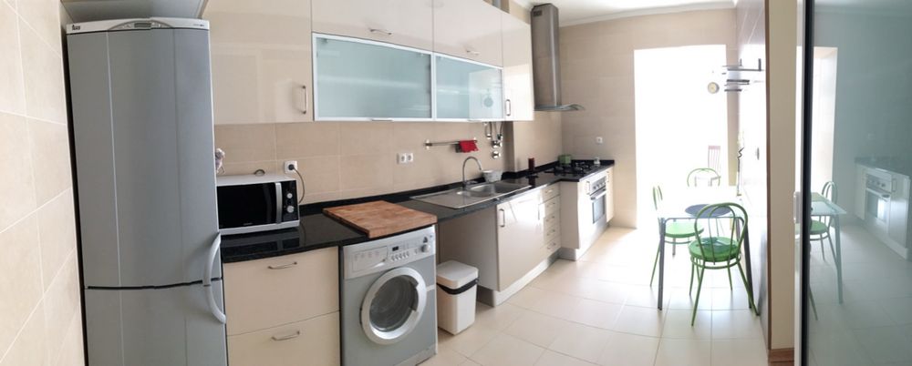 Aluga-se quarto a estudante Alameda