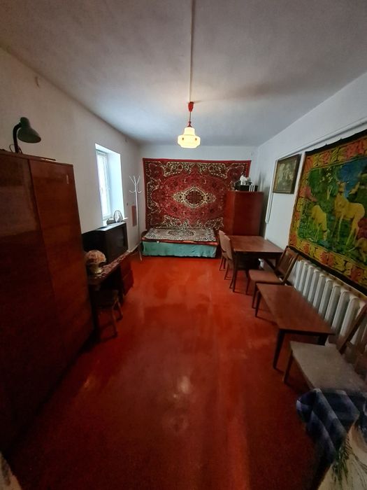 Шпола, центральна вулиця, продаж частини домоводіння!