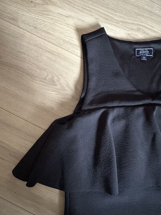 Medicine M elegancka czarna sukienka wizytowa spotkanie biuro