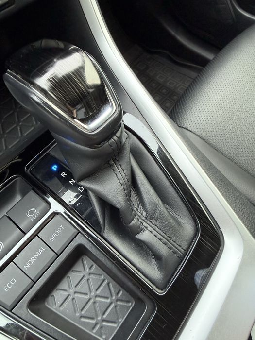 Продам свій автомобіль Тойота Rav 4 2020 року, пробіг 60 тис км.