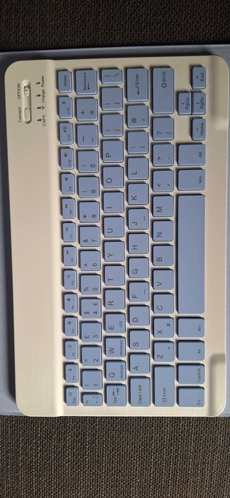 Apple iPad Air 5Gen A2588 10,9" 256GB + etui klawa