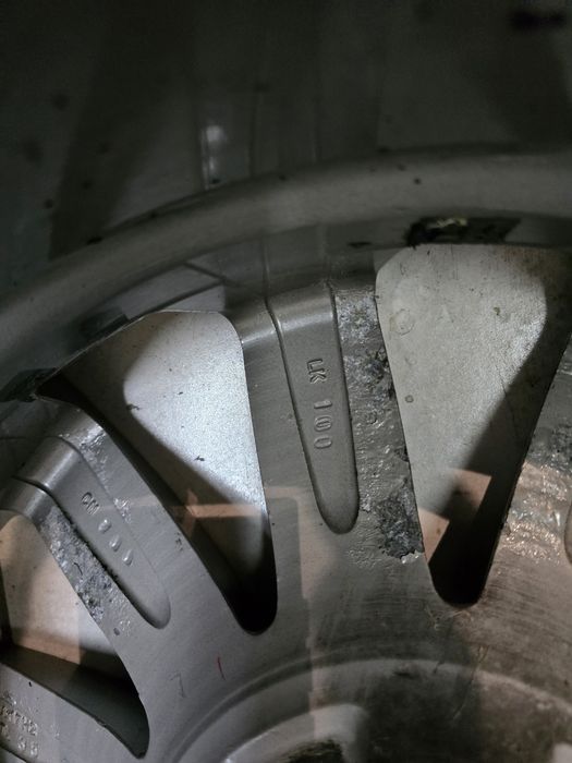 Alufelgi 5x100 8jx 17" vw subaru et 35 felgi alumniowe audi seat skoda