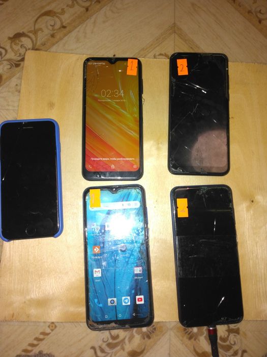 Лот телефонов на запчасти.