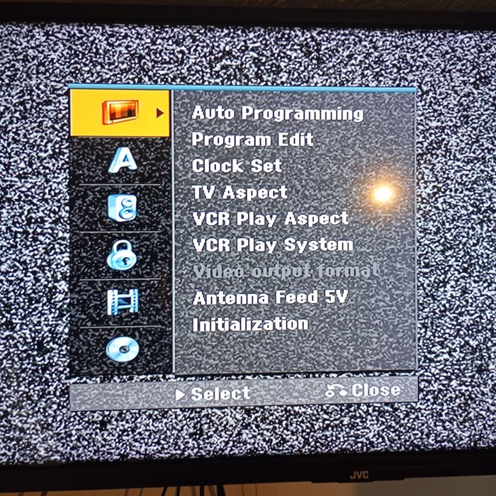 nagrywarka Silva Schneider DVR 4959 HDMI, będąca zestawem combo DVD i magnetowidu VHS