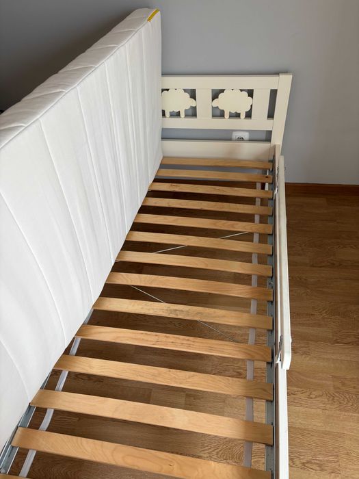 Cama +  colchão de criança