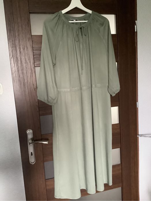 Midi sukienka zielona oliwkowa za kolano Greenpoint 42