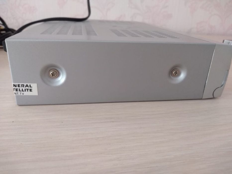 Цифровий спутниковий ресивер FTA-7001S
Цифр