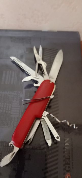 Ножи большие и  малые .разные.