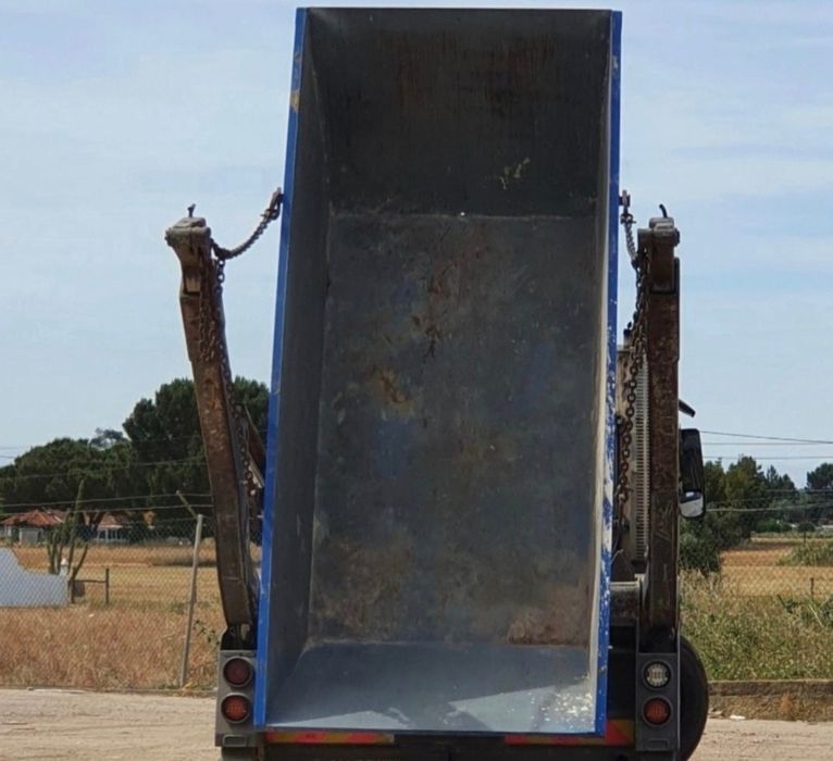 INFANTADO MATA do DUQUE HERDADE do ZAMBUJEIRO HERDADE de ALMADA SANTO ESTÊVÃO FOROS de ALMADA FOROS da CHARNECA e BARROSA contentores p/entulho e lixo