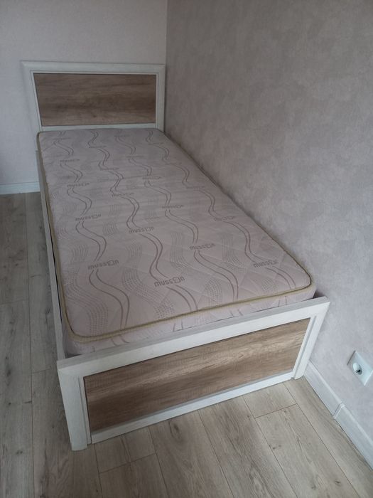 Продам ліжко + підставка + матрас