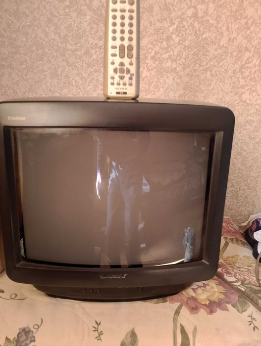 Продам телевизор Soni Trinitron,17дю на мов, маленький