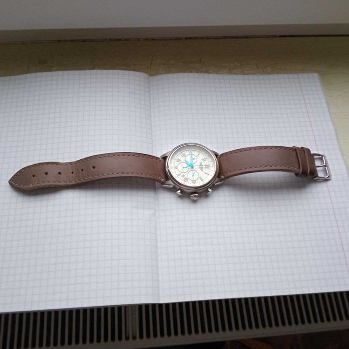 Часы оригинал Invicta на уверенном ходу новые