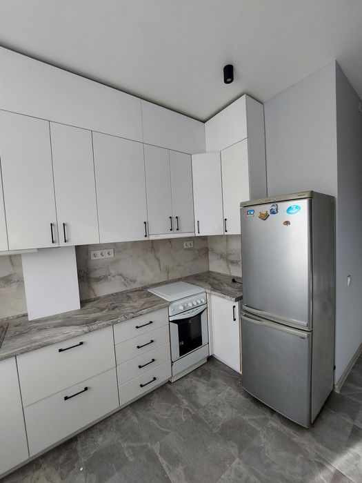 Продам 4к квартиру на Студентському бульварі