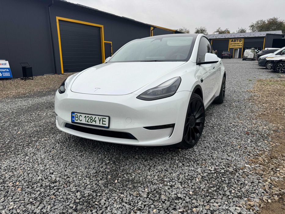 Tesla model Y Performance 2023