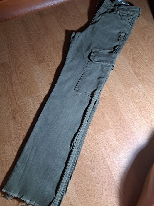 Calças de ganga verdes Bershka tamanho 32