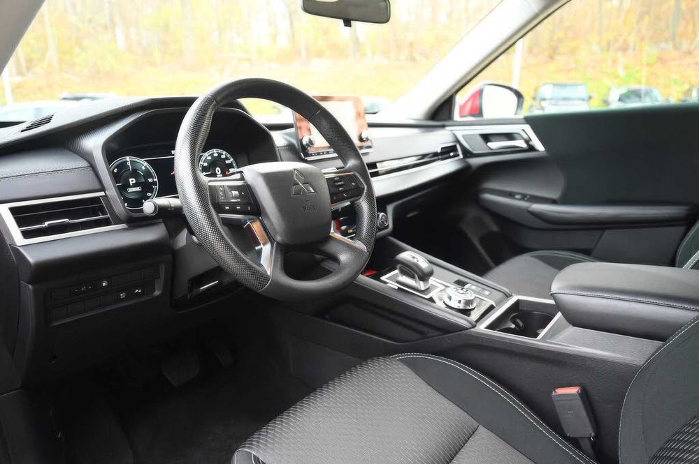 Mitsubishi Outlander PHEV SEL      2023