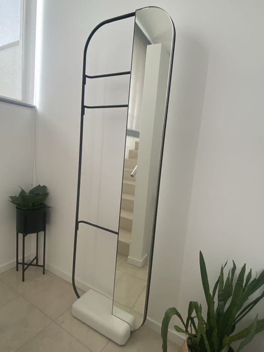 Peca decorativa com Espelho e charriot