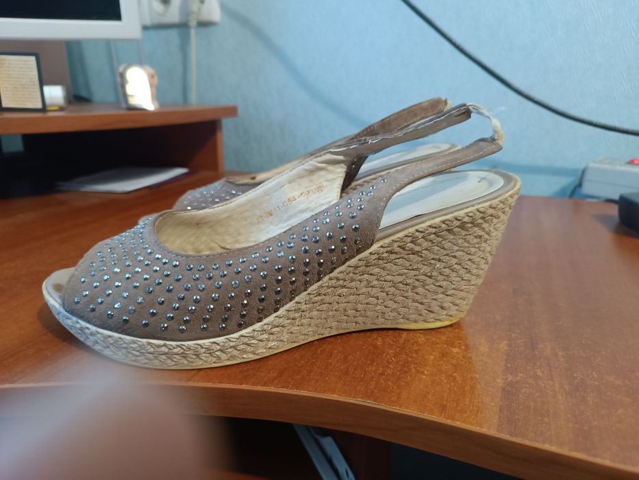Босоножки женские