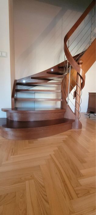 Schody dębowe wewnętrzne