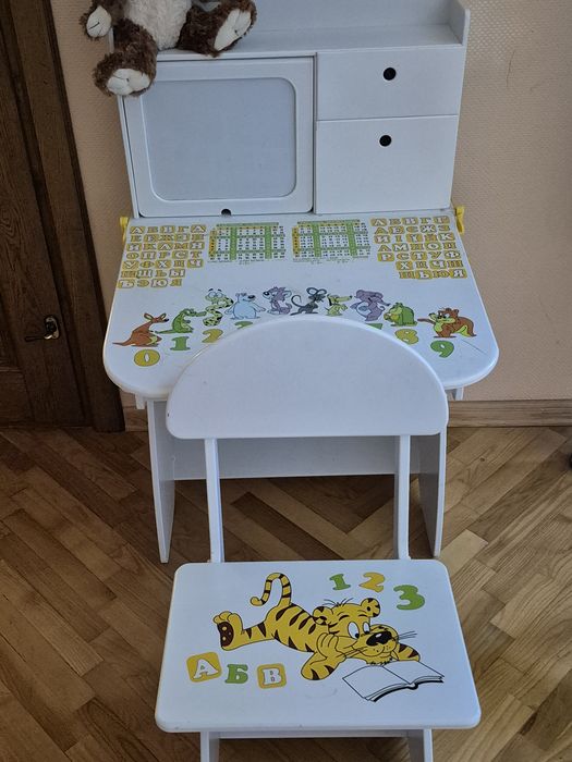 Парта дитяча для підготовки до школи