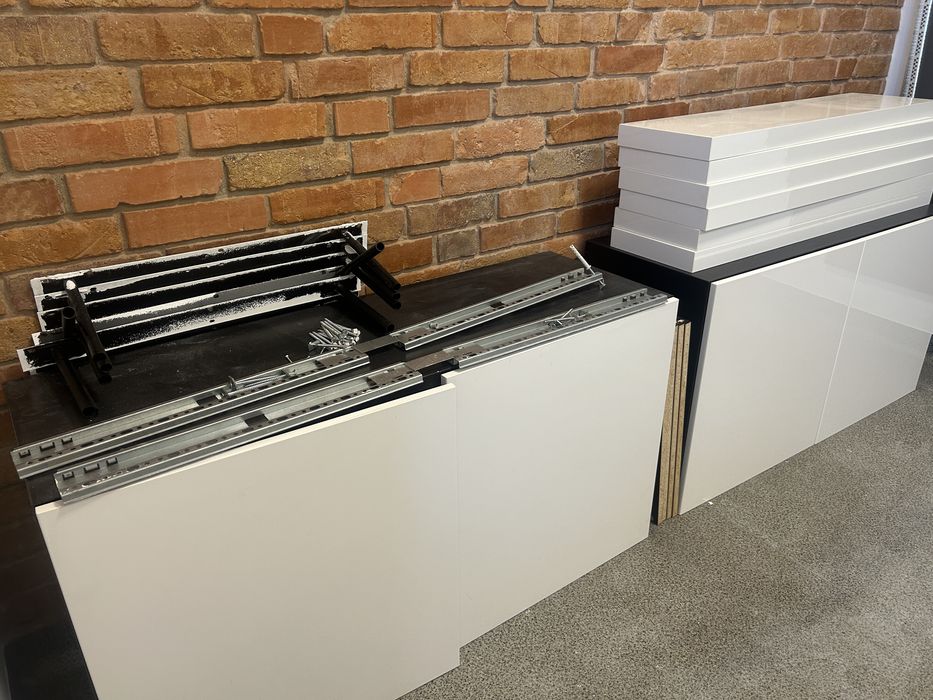 Szafki besta i półki lack