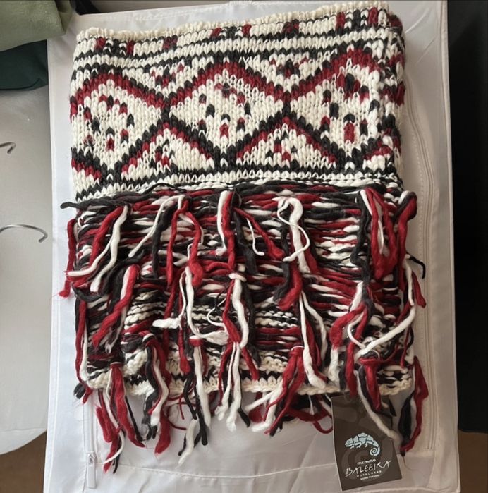 Cachecol em lã branco e bordeaux
