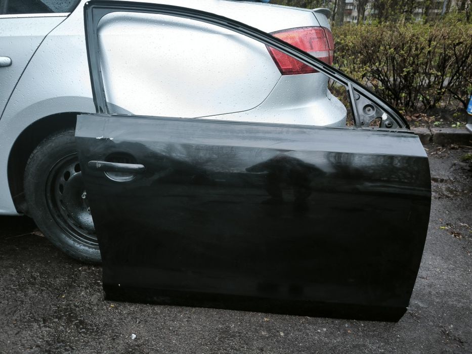 Двері права перед jetta mk6 2015