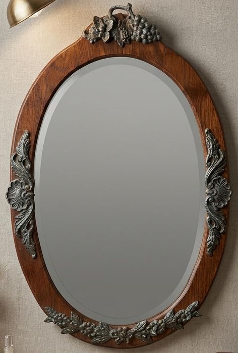 Espelho Oval Vintage com Moldura de Madeira e Detalhes em Relevo
