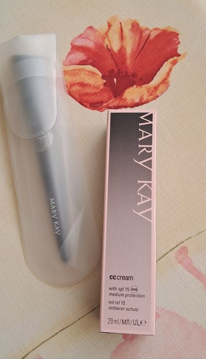 MARY KAY zestaw: krem korygujący CC SPF 15 + pędzel do nakładania.