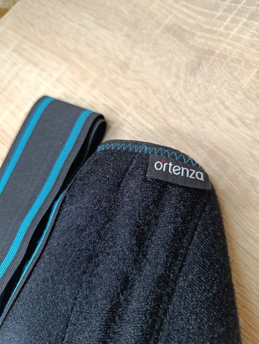 Бандаж на гомілковостопний суглоб.