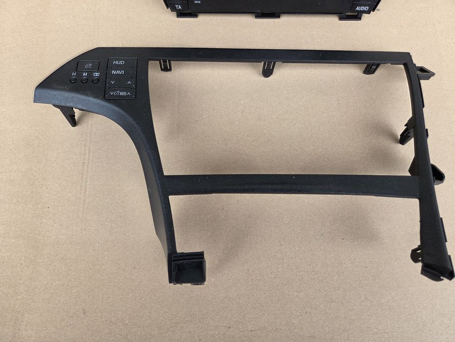 Radio nawigacja ramka Toyota Pius 3 przedlife