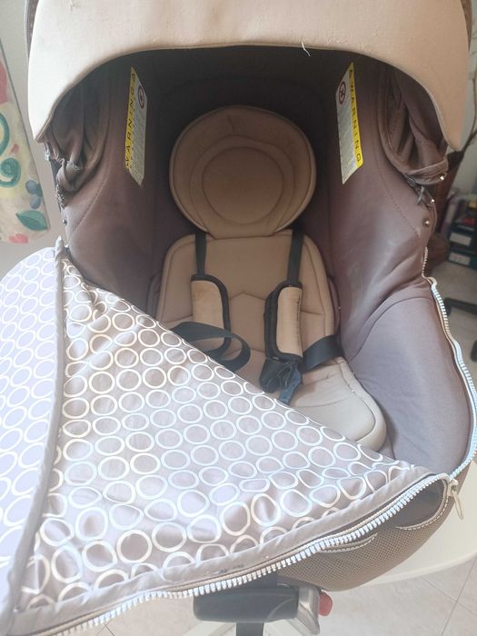 Ovo e alcofa Jané (2em 1) bege em otimo estado