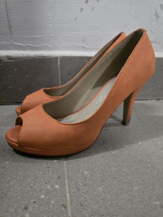 Buty na obcasie roz 38