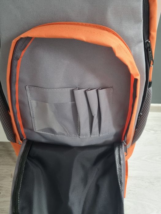 Plecak trzykomorowy dla klas 1-3 plus piórnik