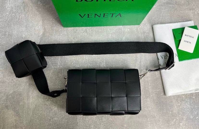 Bottega Veneta Cassette сумка чорна шкіряна чоловіча мужская