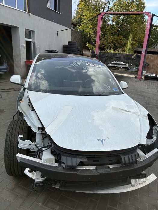 Tesla model 3 2023 залізофосфат