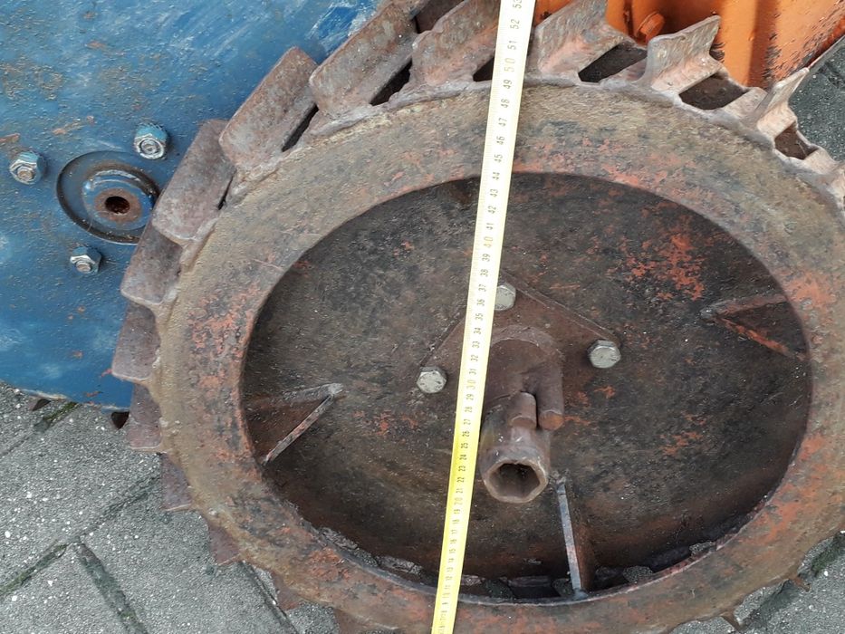 Rodas com pesos 30kg cada kubota e rodas em ferro com 50cm e 60cm para