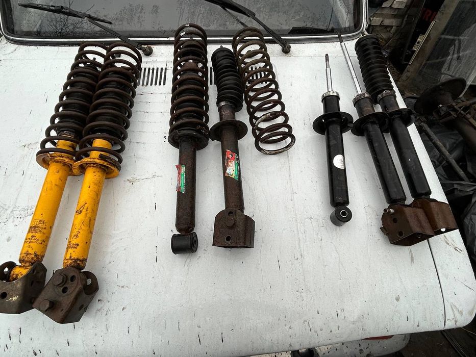 Стойки задній в хорошому стані стойка задня ваз