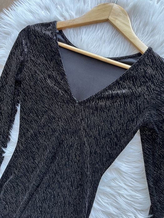 Czarna dopasowana sukienka sylwester karnawal srebrna