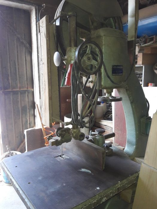 Serra de fita pinheiro