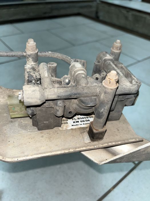 Ресивер двохосьової пневми комплектний Х5 Е53, блок клапанів пневмо