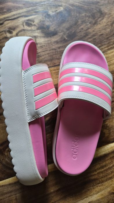 Klapki Adidas rozmiar 40,5  róż z beżemm